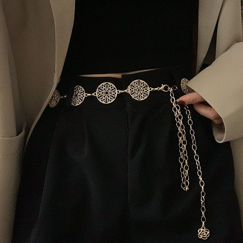 Body Jewelry Dress - エレガントなラウンドメタルベルト女性のためのレトロゴールドシルバー彫刻中空ウエストバンドファッションドレス装飾