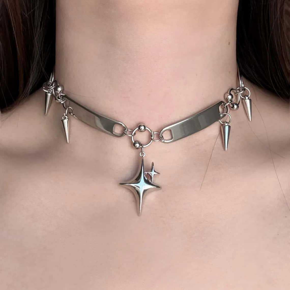 Daith Heart Ring - パンクスターリベットチョーカー、ロックジュエリー、Y2kアクセサリー、ヒッピー、ゴス、デザインセンス、スパイク、クロススター、ノーズリングチャーム、女性用ネックレス