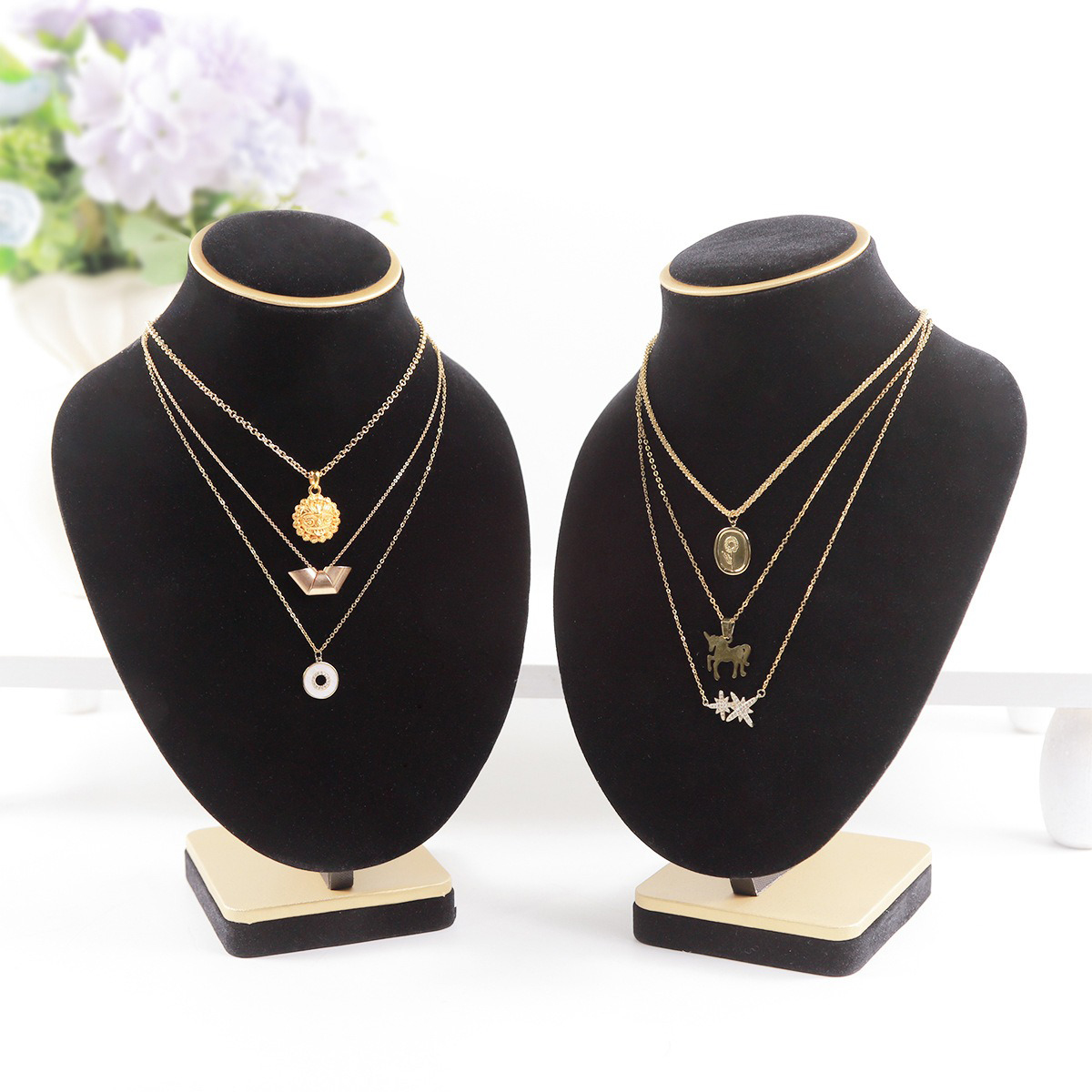 黒ベルベット製ジュエリーバスト、リアルな積み重ね可能なネック - Body Jewelry In Store のレビューと価格