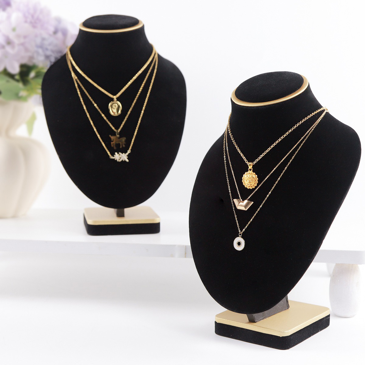 黒ベルベット製ジュエリーバスト、リアルな積み重ね可能なネック - Body Jewelry In Store のレビューと価格