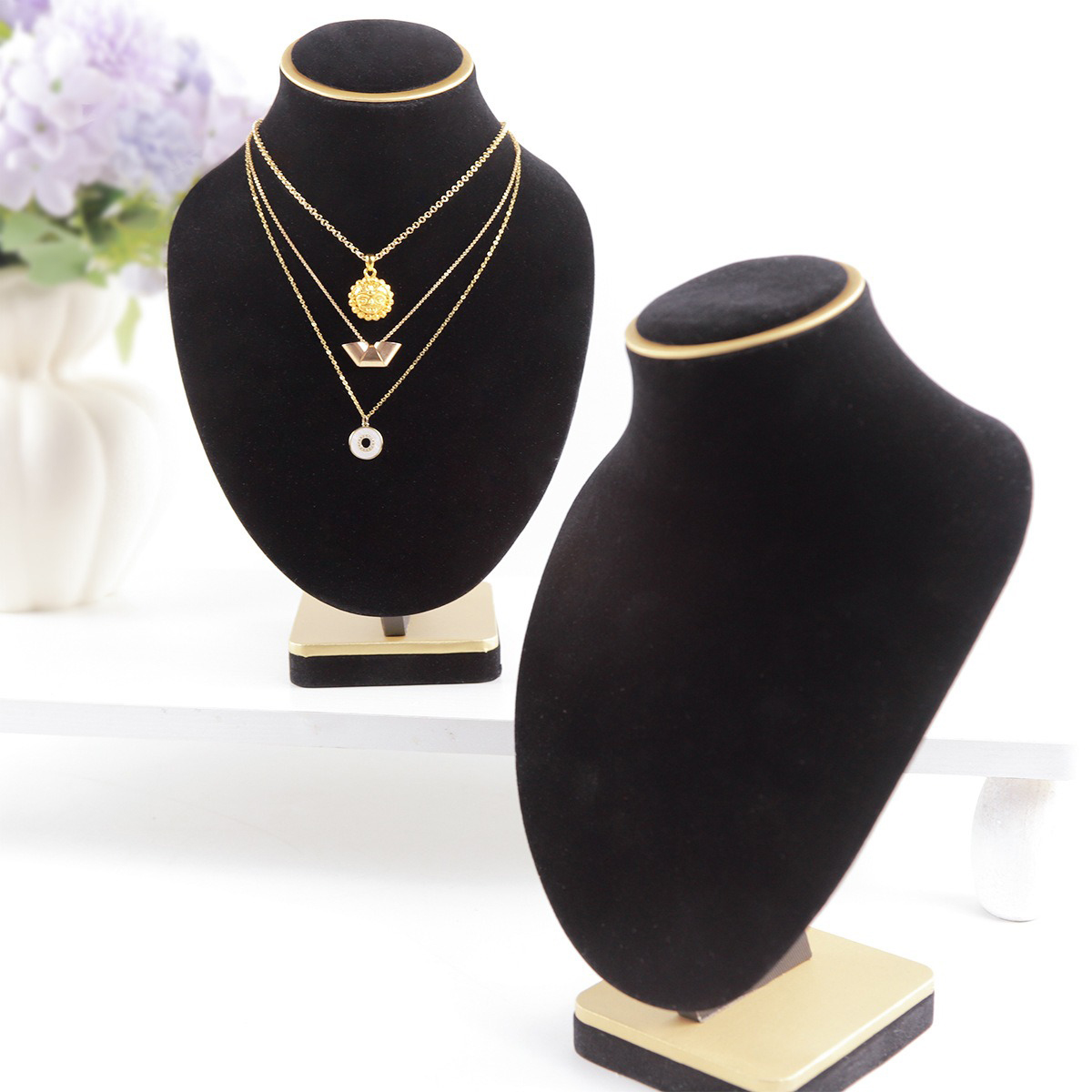 黒ベルベット製ジュエリーバスト、リアルな積み重ね可能なネック - Body Jewelry In Store のレビューと価格