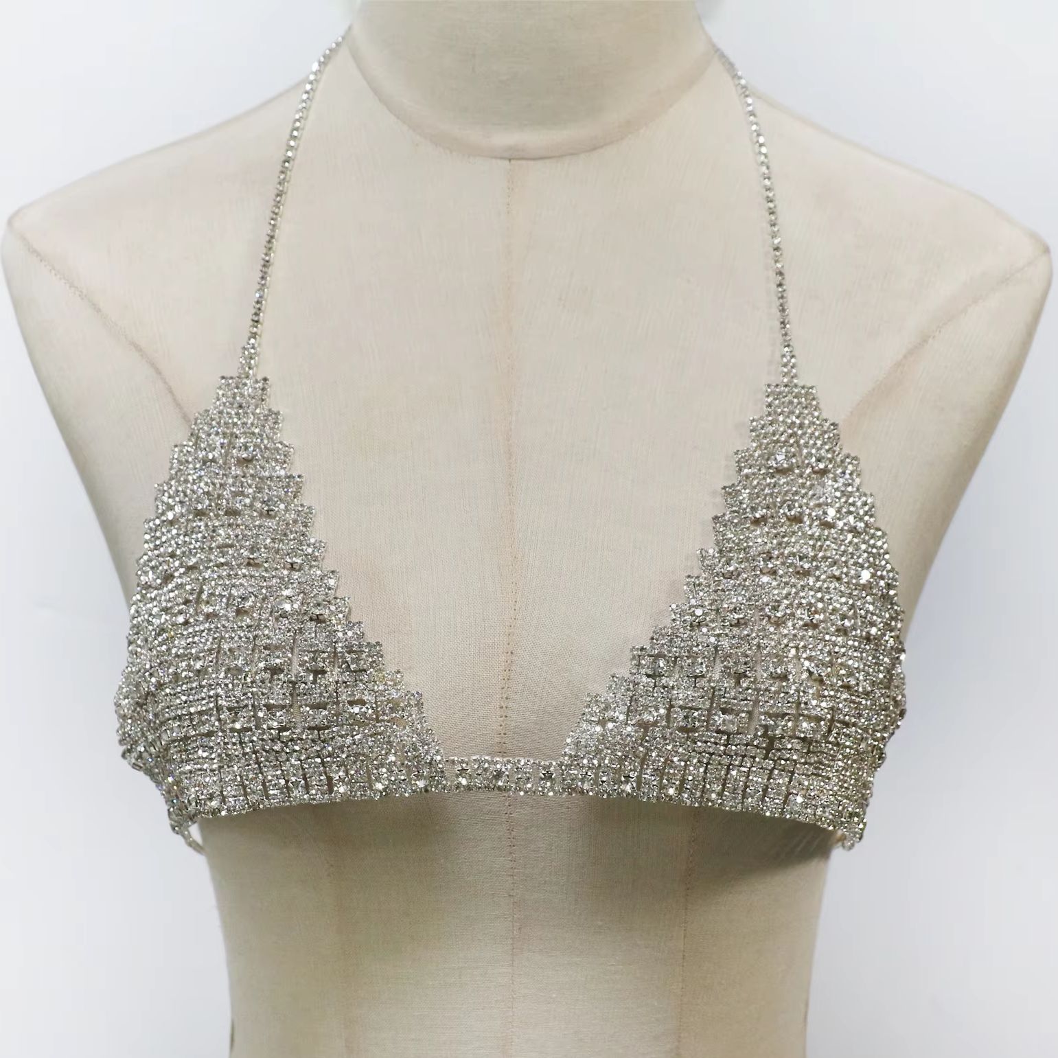 1 個ファッショナブルなネックハンギング高級スタイルフルライ - Body Jewelry Chest のレビューと価格