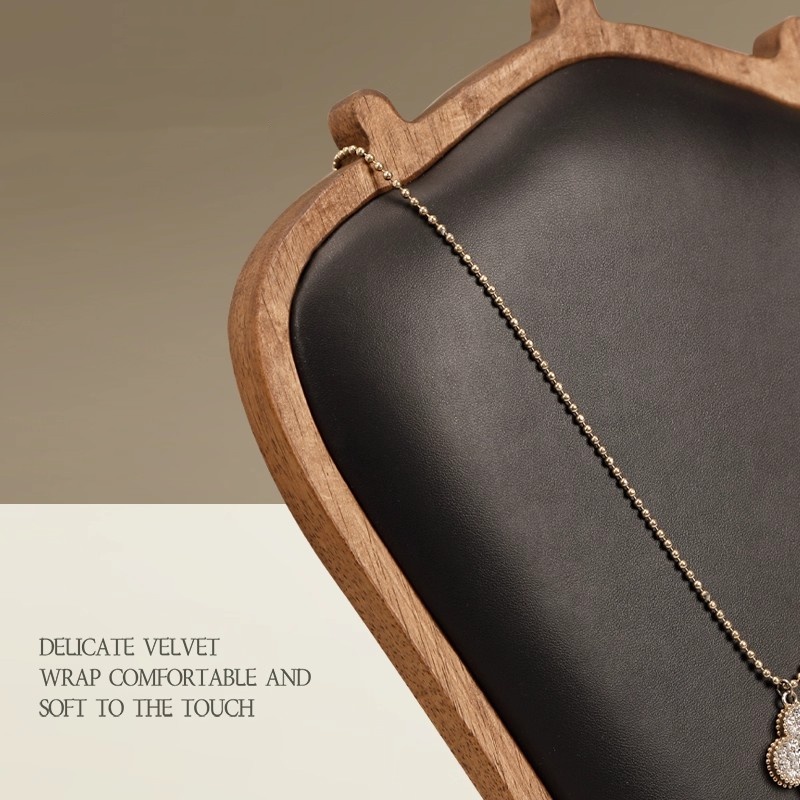木製ネックレスディスプレイスタンド、白い革製ソフトマット付き - Body Jewelry In Store のレビューと価格