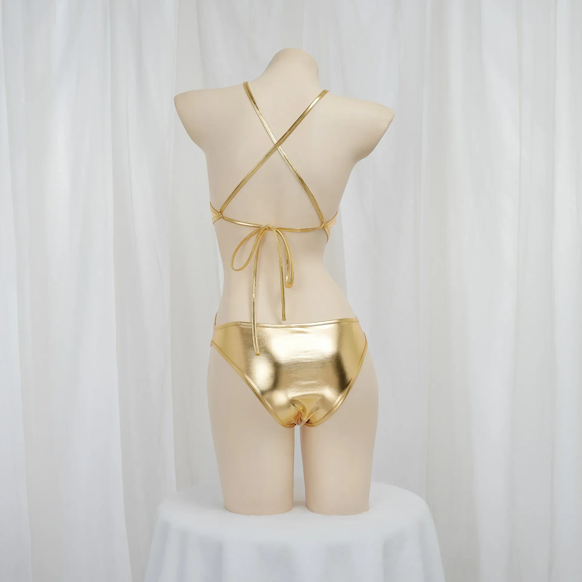 アニメ背中の開いたボディスーツ女性コスプレ衣装日本の水着かわ - Body Jewelry Gold のレビューと価格